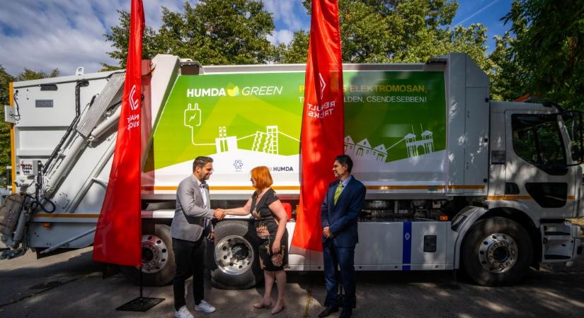 Elektromos hulladékszállító jármű érkezett Paksra
