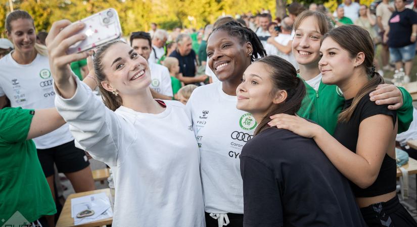 Együtt nyitotta meg sokszáz szurkolójával a szezont az Audi ETO KC