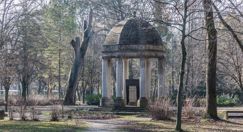 A keszthelyiek összefogásával fejezik be a Helikon park felújítását