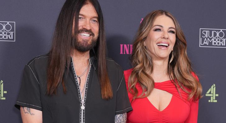 Romantikus fotóválogatással köszöntötte Elizabeth Hurley a szülinapos Billy Ray Cyrust