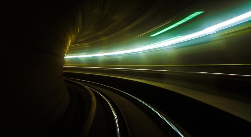 Megdöbbentő videón a pánik: tömegverekedésbe fulladt egy vita a metrón