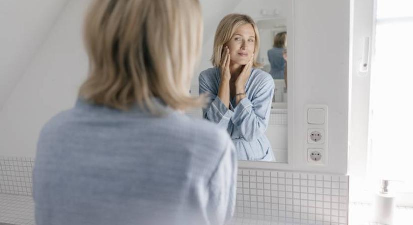 37 éves, de 19-nek tűnik a nő: erre a filléres trükkre esküszik a ráncmentes, üde bőrért
