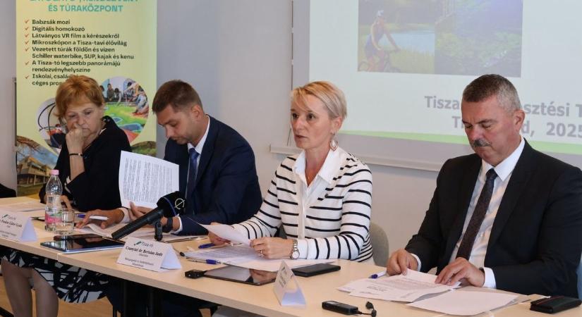 Tiszafüreden járva mondta el az államtitkár, milyen fejlesztésekre van szükség a Tisza-tónál