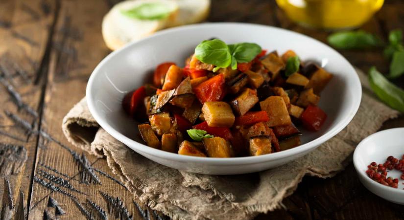 Caponata – a szicíliaiak hagyományosan vegán padlizsánraguja