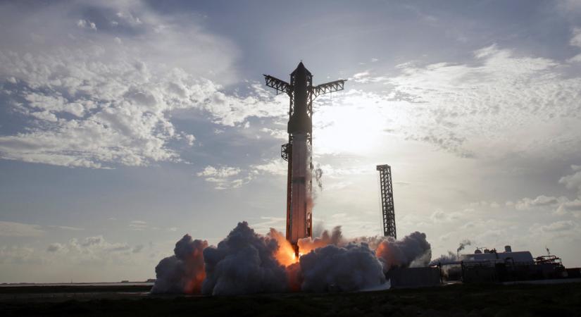 Több hónapnyi szerencsétlenkedés után sikeresen fellőtték a SpaceX legnagyobb rakétáját