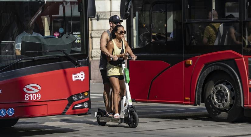 Életveszélyesen megsérült egy éjjel rollerező, 13 éves kamaszlány
