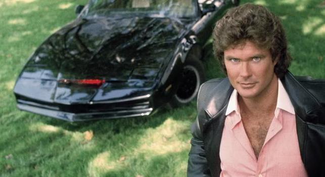 Nem láttuk jönni, hogy a Cobrai Kai alkotói újratöltik David Hasselhoff beszélő autóját