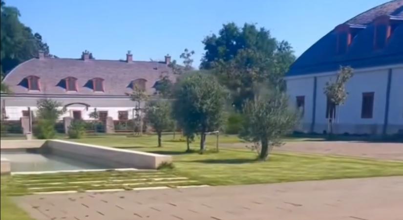 Hadházy Ákos múlt héten bement Hatvanpusztára, most kitette az ott készült videót