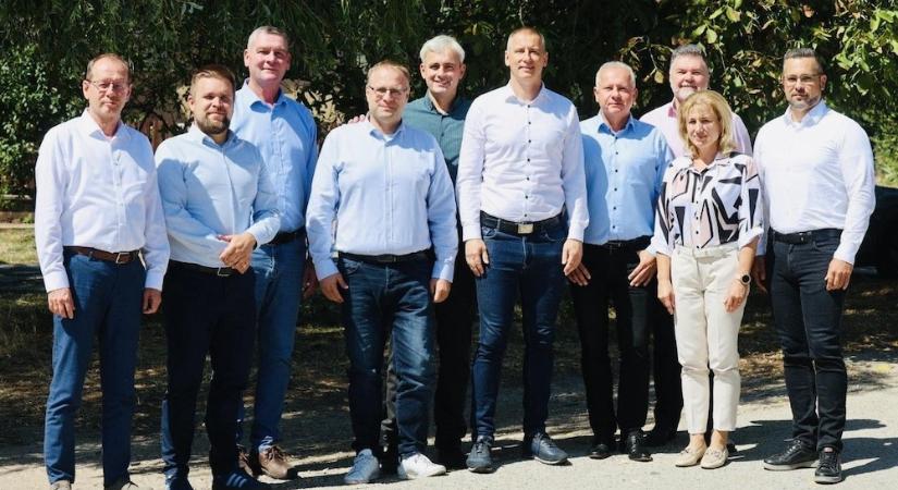 Összefognak az ellenzéki városvezetők, tíz megyei jogú település polgármestere találkozott