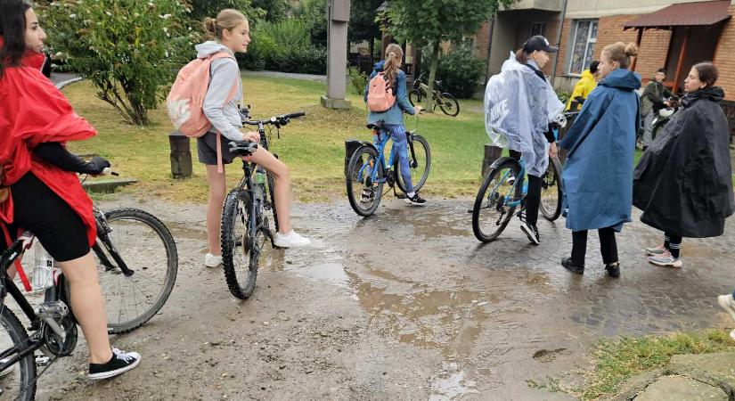Elemér a Nemerén: kerékpározva keresték a kincset a hegyekben
