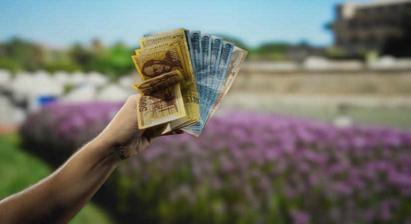 KSH: a bruttó átlagkereset 704 400 forint volt júniusban, 9,7 százalékkal meghaladta az egy évvel korábbit