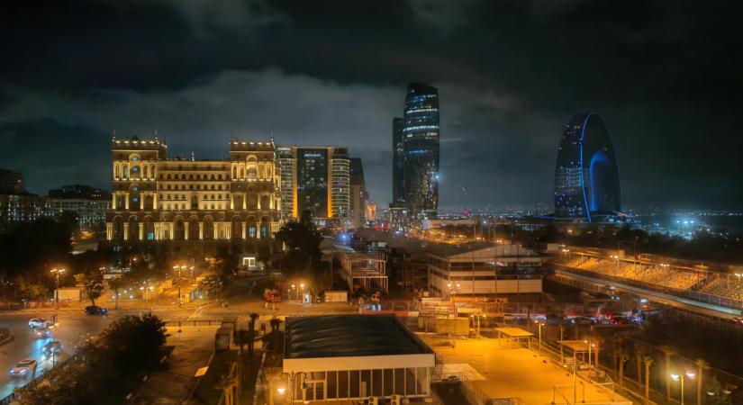 Wellnesst megszégyenítő pára, épülő F1-pálya, magabiztos szurkolók – így készül Baku a Fradira