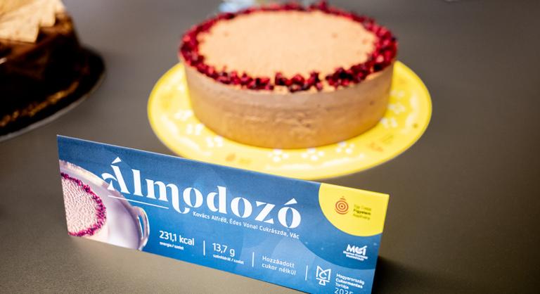 Kitört a botrány az ország tortája miatt, a cukrászok a Lidl-t támadják