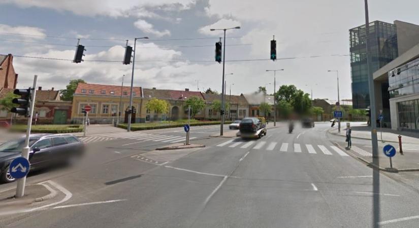 Motor és autó ütközött Debrecenben