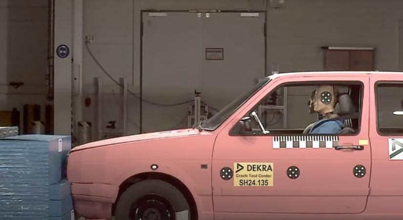 Szörnyű és tanulságos látvány ahogy falnak csattan a 40 éves Volkswagen