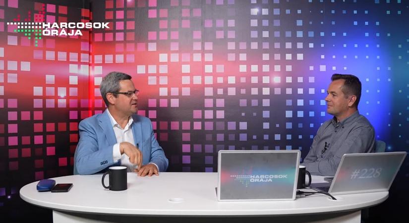 Takács szerint "valaki rászervez" a rendelőknél kígyózó sorokra