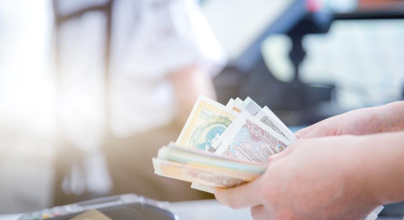 Hamis húszezresek lepták el az országot, így tudja felismerni a kamu bankjegyet