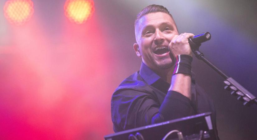 Itt nézhet bele az Ákos-filmbe, amit az Aranybulla rendezője készített