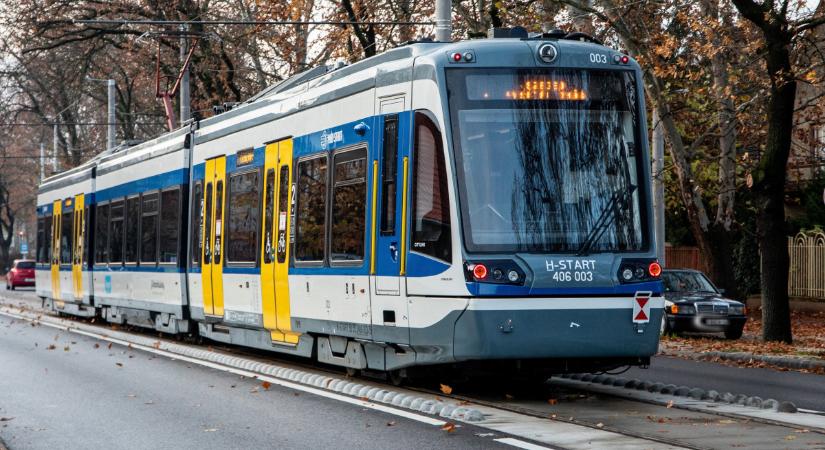 Autóval karambolozott egy tramtrain Hódmezővásárhelyen