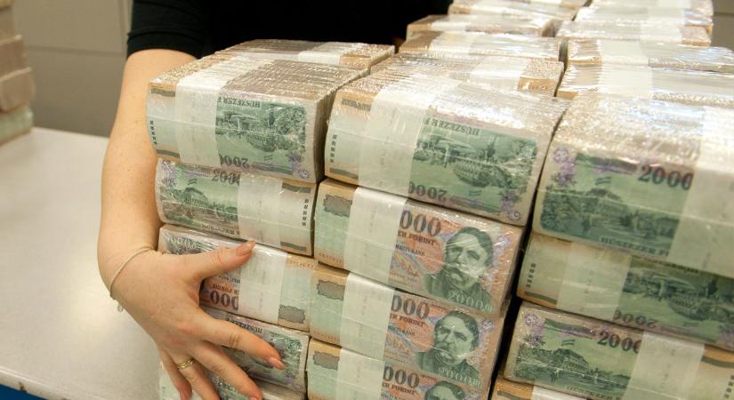 Kimutatta a KSH, belefulladnak már a magyarok a keresetükbe