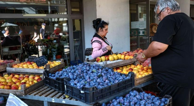 Filléres uborka, méregdrága cseresznyepaprika – ilyen árakkal várt a szekszárdi piac (galériával)