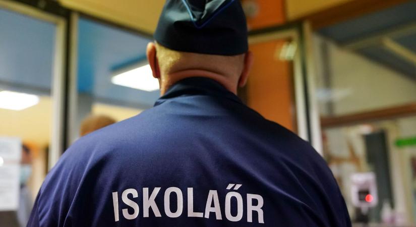 Iskolaőrök: évente 200-300 intézkedés