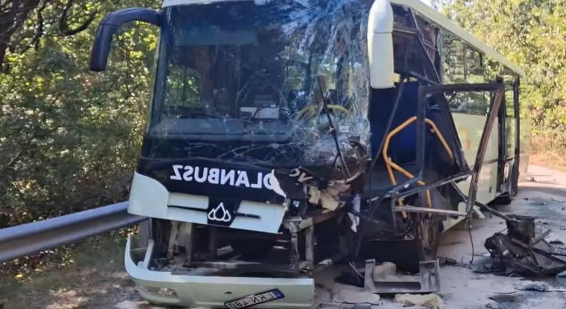 Nyolcan megsérültek a mátrai buszbalesetben, videón mutatjuk a helyszíni káoszt