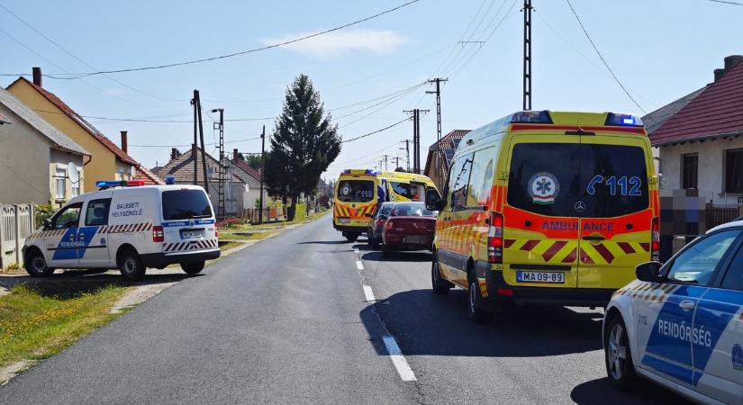 Mentők, rendőrök és tűzoltók vonultak egy balesethez Sorokpolányba - helyszíni fotók