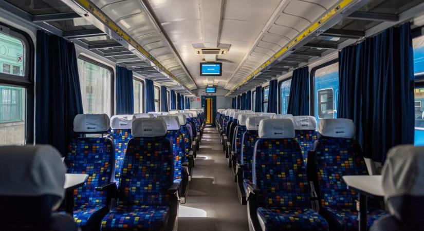 Ötből három kocsit nem lehetett használni egy InterCityn, több utasnak állnia kellett egy szakaszon