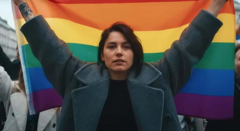 A Budapest Pride-on vonuló tömeg is megjelenik az Erste új reklámjában