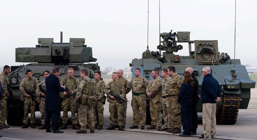 Botrány a NATO egyik legerősebb hadseregében: bevonulnának Ukrajnába, most kiderült, nem működő páncélosokért, hibás anyahajókért fizettek ki iszonyú pénzeket – "Minket átvertek"