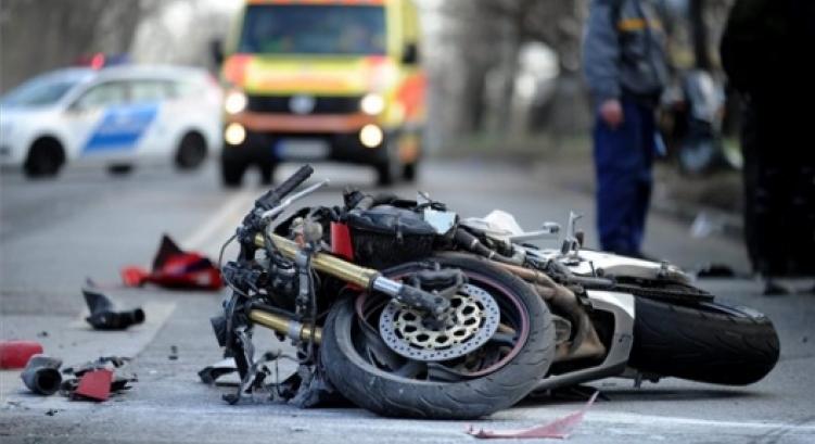 Vádat emeltek a figyelmetlen sofőr ellen, aki motorossal ütközött Püspökladányban