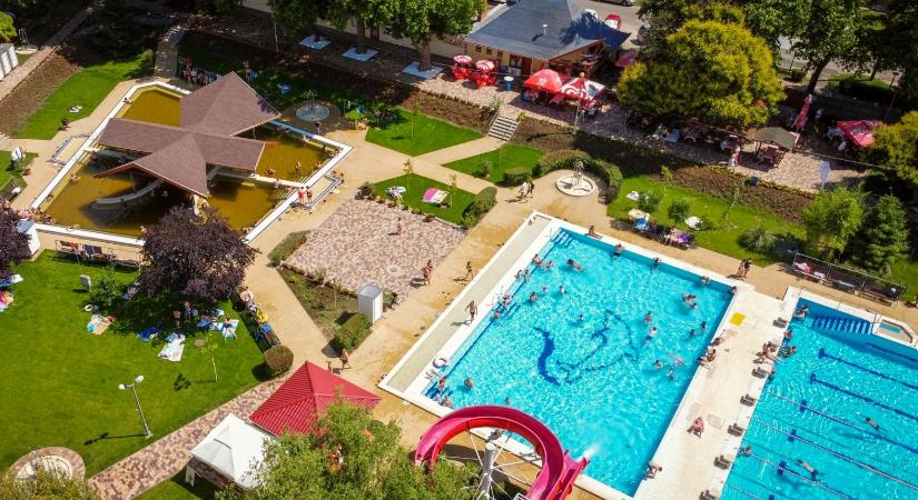 Habparty, tánc és tűzijáték: így zárják a nyarat a fürdők országszerte