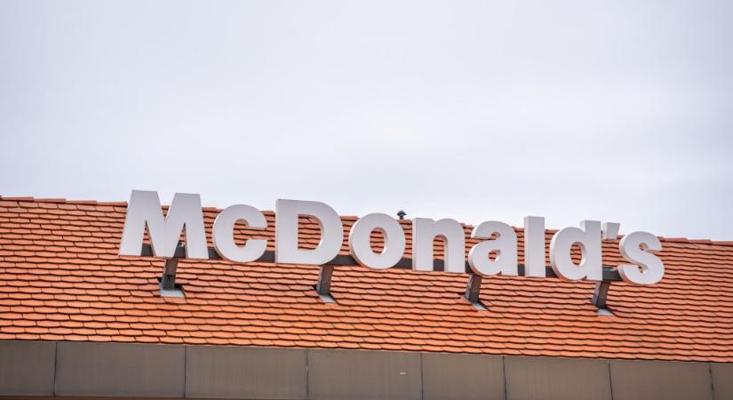„Mindenképp a McDonald’s-ban akartam dolgozni. Ha tehetném, visszafordítanám az időt ” – elítélték a robbantással fenyegetőző fiút