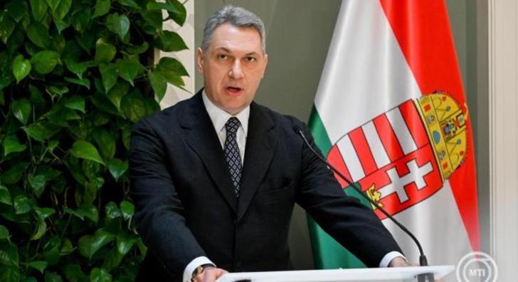 LĂĄzĂĄr JĂĄnos: a nĂŠmet kancellĂĄr beismerte, hogy elrontottĂĄk a migrĂĄciĂłs politikĂĄt