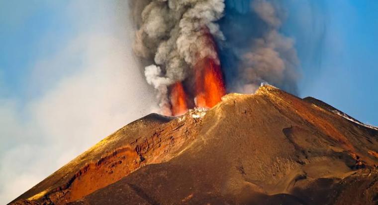 Ismét kitört az Etna, a légi közlekedésre figyelmeztetést adtak ki