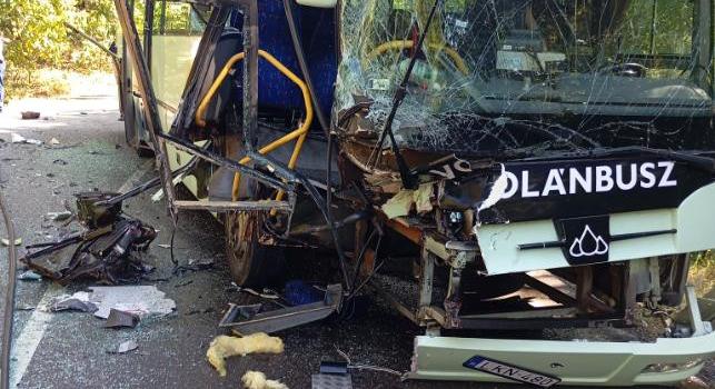 Karambolozott egy Gyöngyösre tartó busz, sok a sérült, köztük egy kisgyerek is