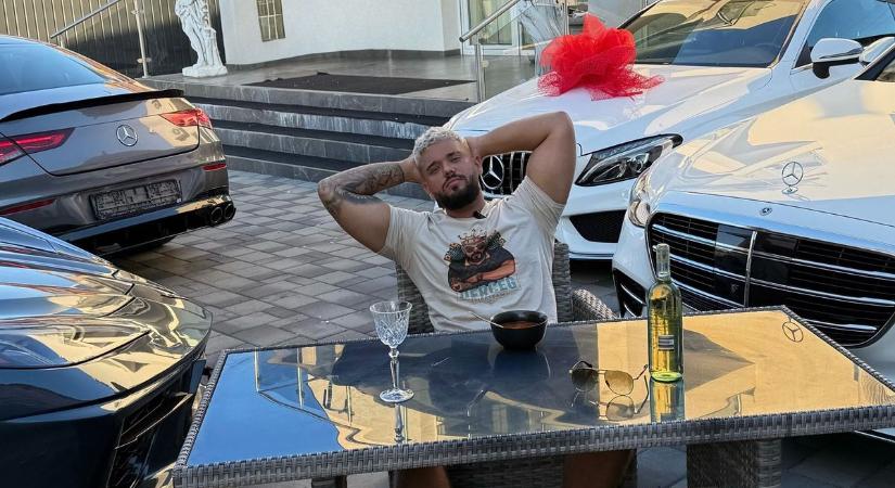 "A tetkós karom jól látszódjon!" – Herceg Csabi szobrot akar magáról: a világ császárának érzi magát a kőgazdag fiatal