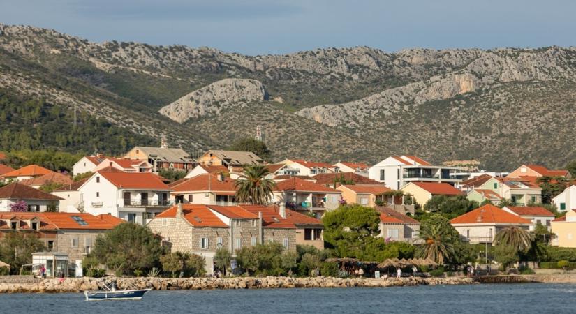 Robbanás rázott meg egy strandot – egy fiú elveszítette a kezét