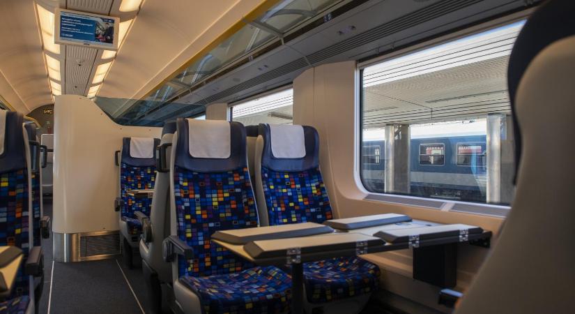 Ötből három kocsi használhatatlan volt az InterCity-n, több utasnak állnia kellett