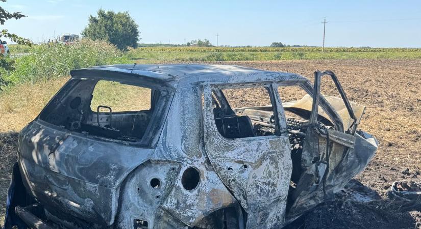 Horror a határban: a sofőr benn égett az autóban!