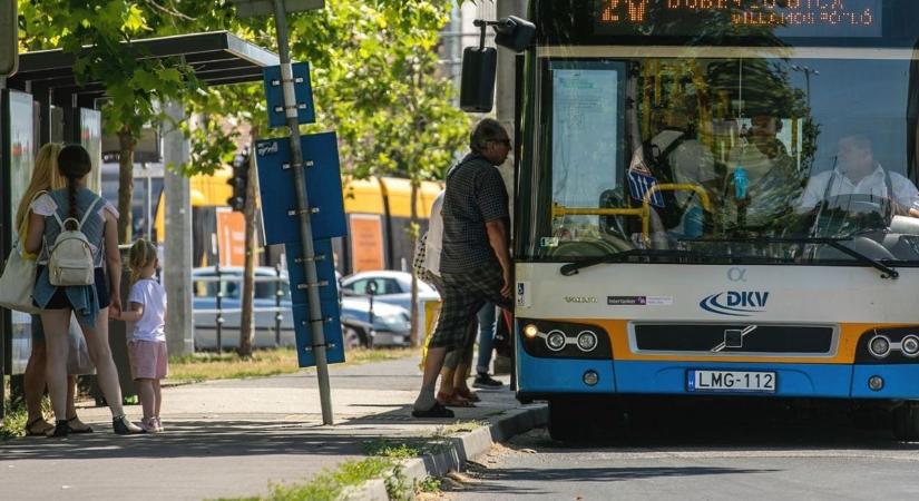 Aszfaltozás miatt kimarad egy buszmegálló, több debreceni buszt is érint