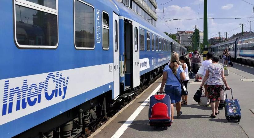 Az utasok egy részének állnia kellett a Ausztria felé közlekedő InterCity vonaton
