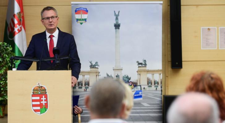 Rétvári Bence: Nagyon sikeres az iskolaőri szolgálat