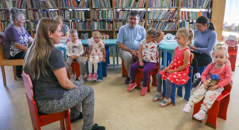 Szünidő végi mesebirodalom a könyvtárban