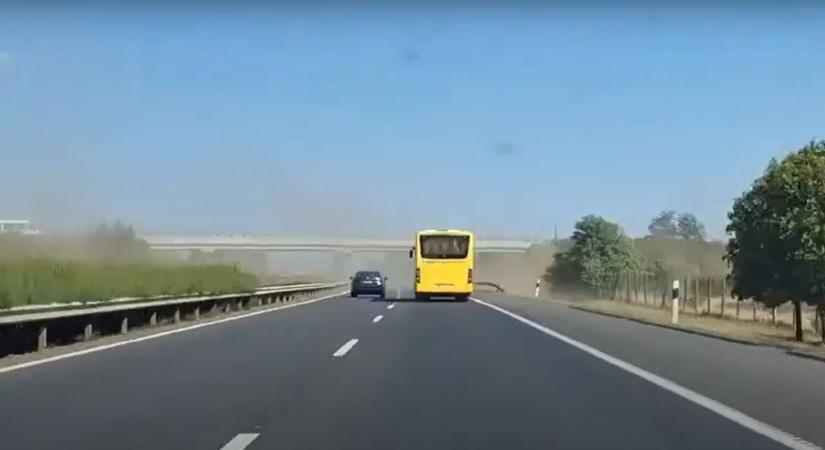 Vigyázz, ha az autópályára mész! Porvihar béníthatja meg a közlekedést az M3-ason
