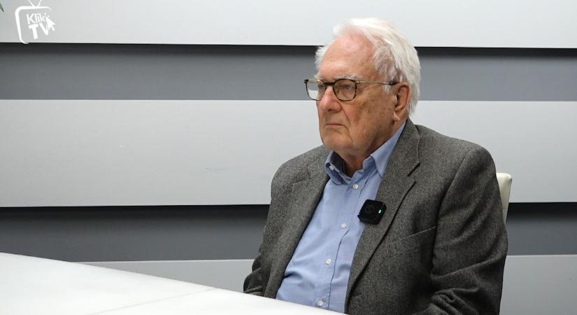 Róna Péter nem tartja kizártnak, hogy Trump még idén megbukik