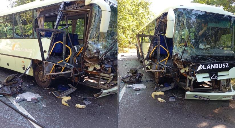 Balesetet szenvedett egy helyközi busz, többen megsérültek