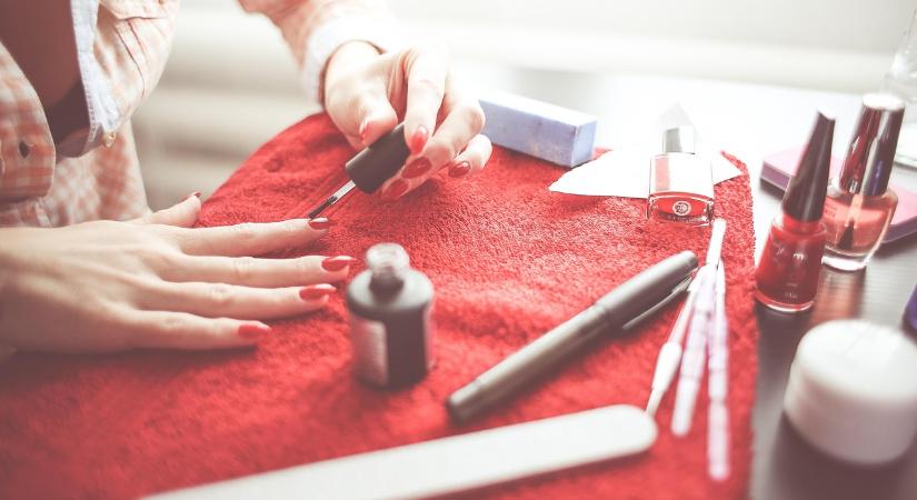 Figyelmeztet a fogyasztóvédelem: Kozmetikai termékeket tiltanak be szeptember elsejétől