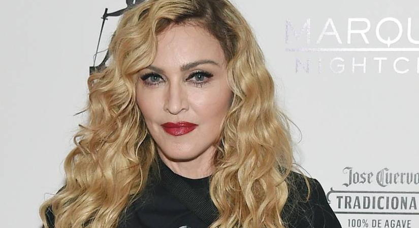 Madonna bikinis képeket posztolt 13 éves ikerlányairól: Stella és Estere jó sokat nőttek